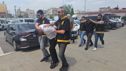 Park halindeki otomobillerden 500 bin TL'lik hırsızlık yapan 3 şüpheli yakalandı