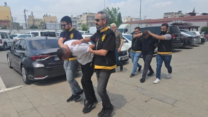 Park halindeki otomobillerden 500 bin TL'lik hırsızlık yapan 3 şüpheli yakalandı