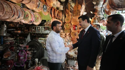 SP Lideri Şanlıurfa'da esnafın taleplerini dinledi