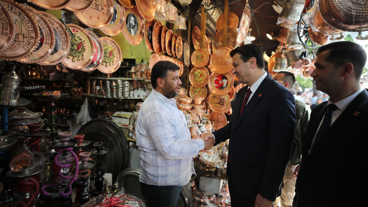 SP Lideri Şanlıurfa'da esnafın taleplerini dinledi
