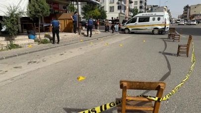 Kıraathanenin önünde oturan gence kanlı infaz