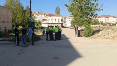 Önce çarpıp sonra üzerinden geçtiği arkadaşını ağır yaraladı