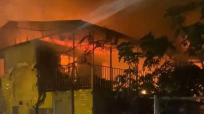 Adıyaman’da 2 katlı ev alev alev yandı