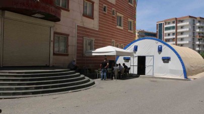 Evlat nöbetinde olan anne: "İnşallah barış olur, çocuklar eve döner"