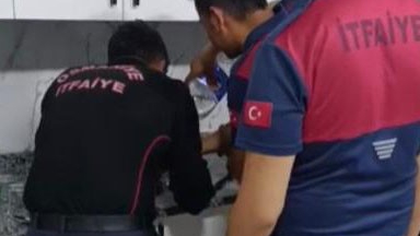 Parmağına yüzük sıkıştı, yardımına itfaiye koştu