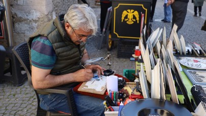 8 asırlık tarihi pirinç tanelerine işliyor