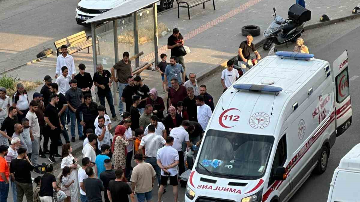 Yolun karşısına geçmeye çalışan kadına otomobil çarptı