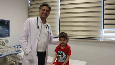 4 yaşındaki Yusuf’un delik kalbi, anjiyografik yöntemle kapatıldı