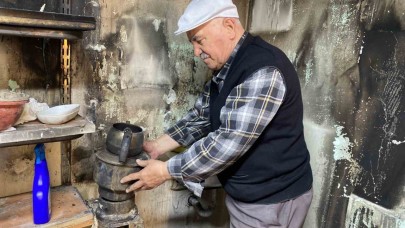 Emanet dükkanı yanan emekli öğretmen kendisine destek olan vatandaşlara teşekkür etti