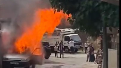 Siverek’te park halindeki otomobil alev aldı