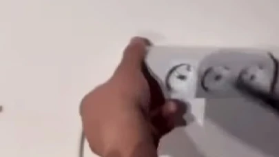 Evini aparta çevirip, prizlere gizli kamera yerleştirdi
