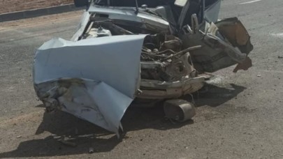 Şanlıurfa'da Kamyon ile otomobil çarpıştı: 1 ölü, 3 yaralı