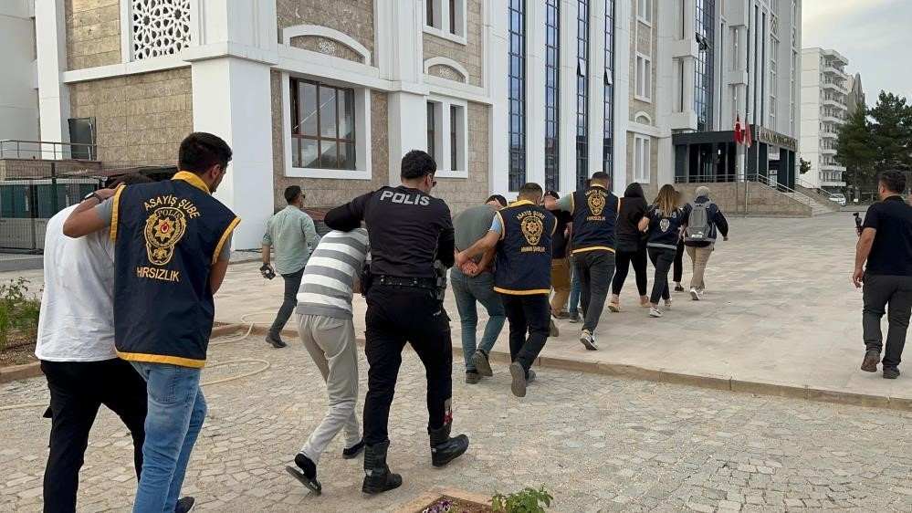 Fuhuş operasyonunda 3 şahıs tutuklandı