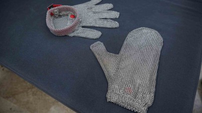 Acemi kasaplardan el kesilmelerine çelik eldiven çözümü