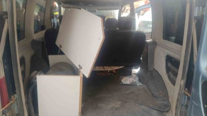 Park halindeki kamyonet yandı