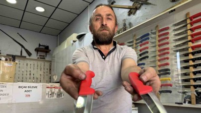 Kurban en rahat çelik bıçakla kesiliyor