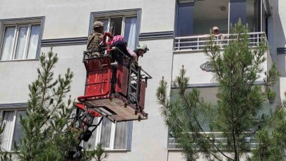 Çocukları tarafından tahra ile rehin alınan anne, baba ve kızları kurtarıldı
