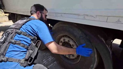 Araçtaki 30 kilogram uyuşturucuyu ’Hektor’ buldu