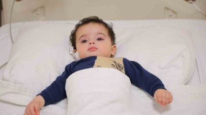 Boğazına havuç kaçan bebek, 10 dakikalık kalp masajıyla hayata döndü