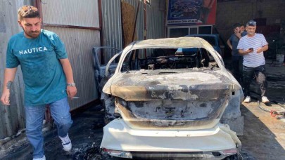 Tamir atölyesindeki otomobilde çıkan yangında iş yeri ve 2 araç zarar gördü