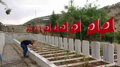 Bayram öncesi şehit kabirlerine bakım yapıldı