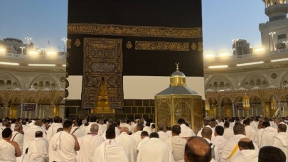 Yüzbinler hacı oldu