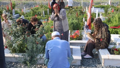 Deprem şehitliğinde hüzünlü Kurban Bayramı