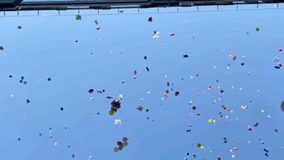 Binlerce balon 6 yaşındaki Erhan ve arkadaşları için uçuruldu