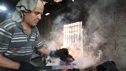 Adana sıcağında kelle paça ütücülerinin mesaisi
