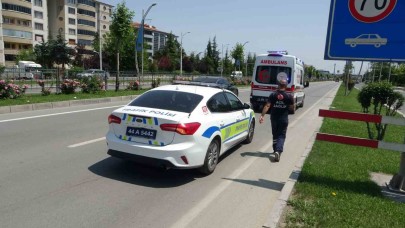 Eşiyle tartıştı, kendini araçtan attı