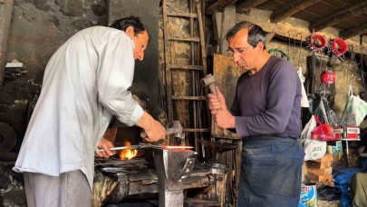 İki kardeş kaybolmaya yüz tutan mesleği yaşatmaya çalışıyor