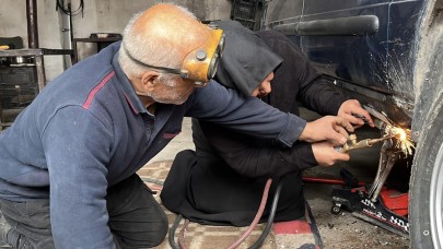 Sanayinin tek kadın çırağı 25 yıldır usta eşine çıraklık yapıyor