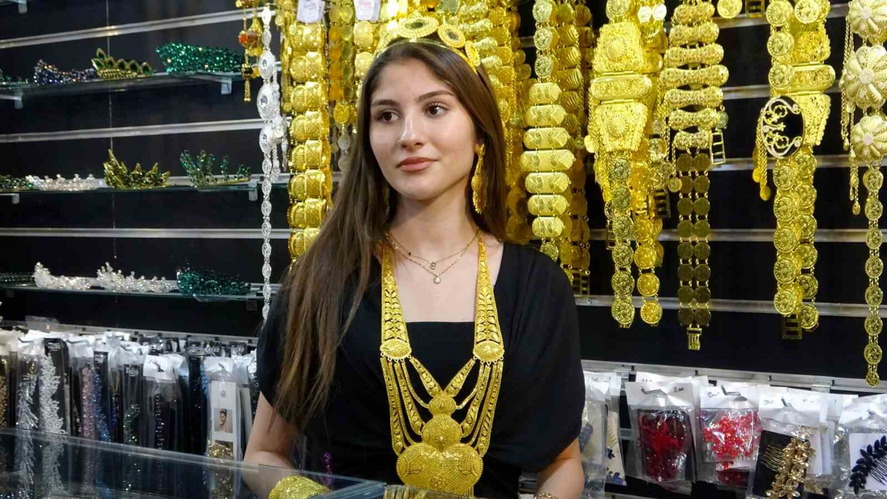Düğünlerin yeni gözdesi: İmitasyon takılar