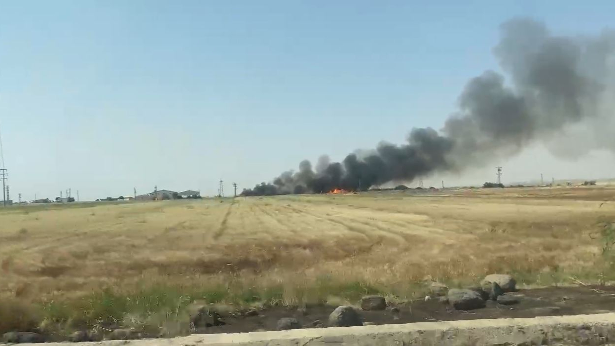 Şanlıurfa’da Petrol Tesisine Yakın Anız Yangını