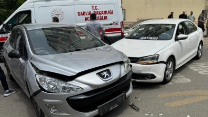 İki otomobil çarpıştı: 3 yaralı