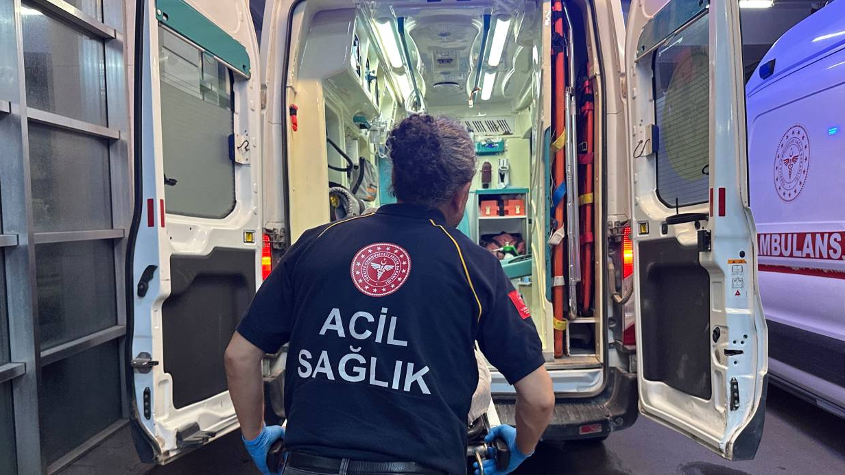 Akrebin soktuğu çocuk yaşam savaşı veriyor