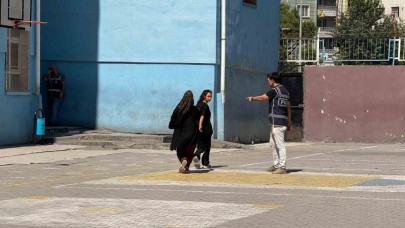 Kimliğini ve giriş belgesini unutan öğrenciler son anlarda yetişti