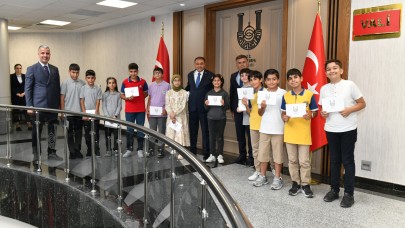 Vali, Şanlıurfa'nın başarılı öğrencilerini onurlandırdı