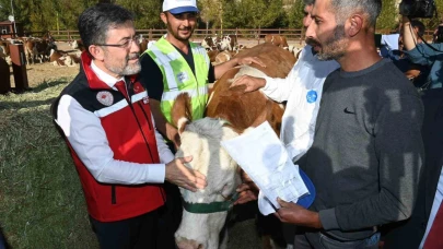 Bakan Yumaklı, Kurban Bayramı’nda 830 bin büyükbaş ve 2,5 milyon küçükbaş hayvan kesildiğini açıkladı