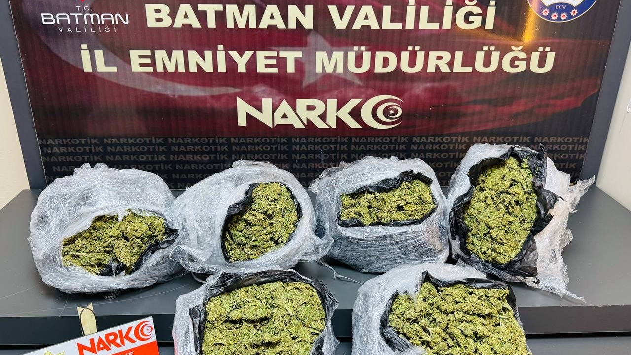 Kilim arasına zulalanmış 5 kilo skunk ele geçirildi: 1 tutuklama