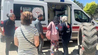 Genç kıza otomobil çarptı