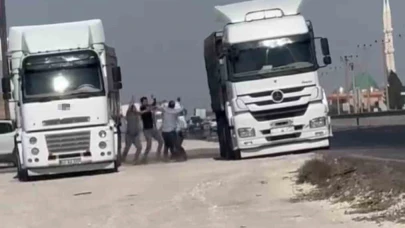 Şoförlerin ayakkabılı tekmeli yol kavgası