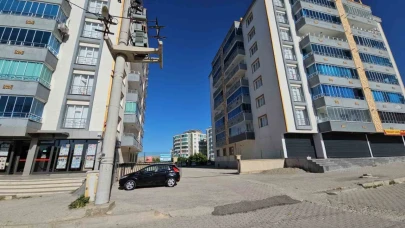 Aranan kayıp çocuk, yangın merdiveni boşluğunda ölü bulundu