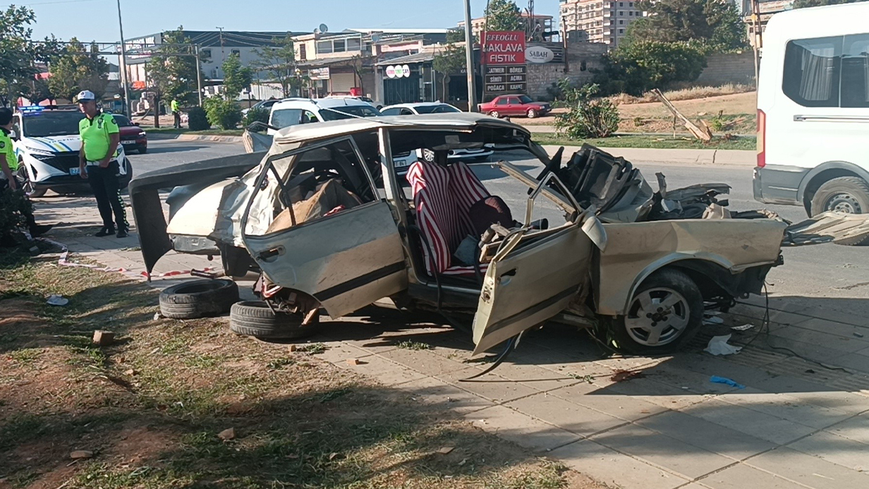 Karşı şeride savrulan Tofaş zincirleme kazaya neden oldu: 1’i ağır 10 yaralı