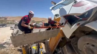 Şanlıurfa'da kaza: İtfaiyeciler bakın nasıl kurtardı