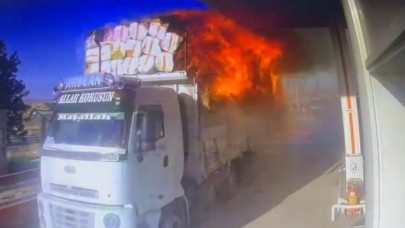 Alev alan saman yüklü kamyon, akaryakıt istasyonuna girdi