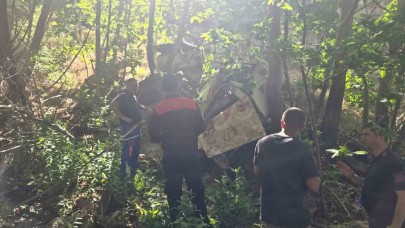 Kamyonet uçuruma yuvarlandı: 2 ölü