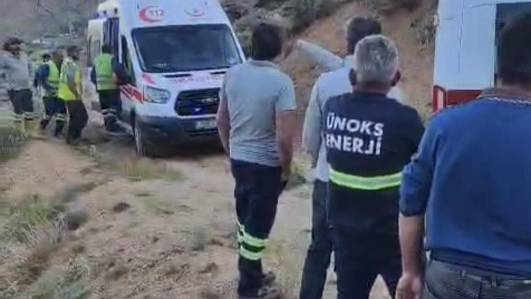 Kamyonet uçuruma yuvarlandı: 2 ağır yaralı