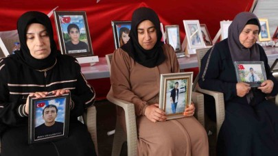 Diyarbakır anneleri kavurucu sıcaklara rağmen evlat nöbetine devam ediyor