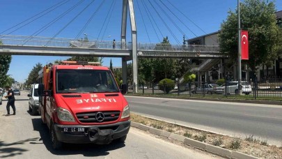 Üst geçidi kullanmayan şahıs demir korkulukta sıkıştı